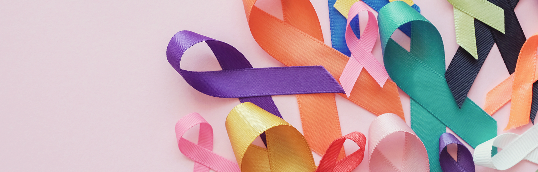 Verschiedene Awareness Ribbons auf einem Bild