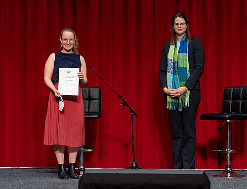 Constanze Meyer erhält Preis für beste Abschlussarbeit mit Genderbezug