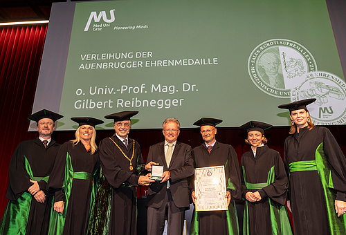 Ehrenmedaille für Gilbert Reibnegger