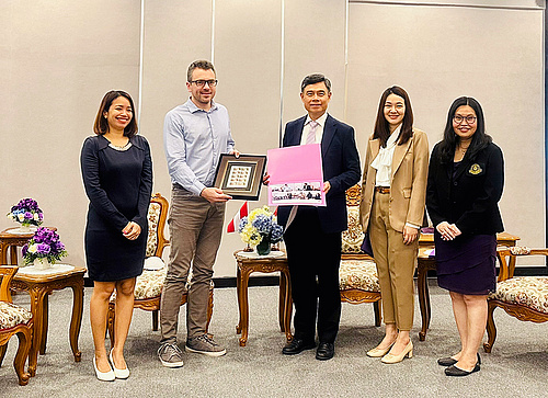 Treffen mit Pongruk Sribanditmongkol, Präsident der Chiang Mai University 