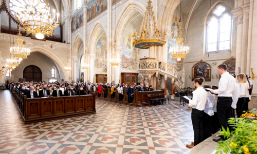 Universitätsangehörige und Studierende besuchten die Gedenkfeier