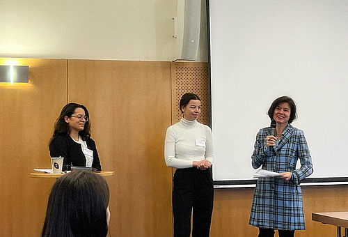 RESPImmun PhD Studentin Pamela Waked (links) bei der Preisverleihung mit einer weiteren Preisträgerin (mitte) und Jurorin Dr. Silvia Ulrich (rechts)