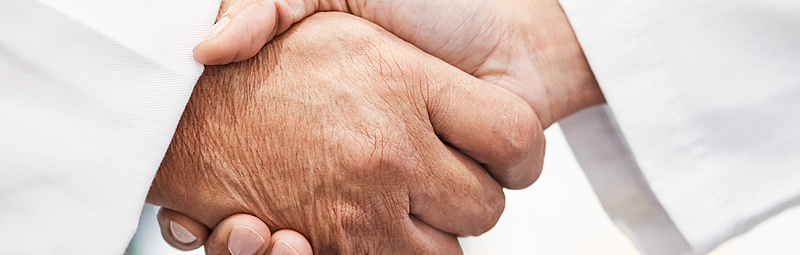 Handschlag und Partnerschaft im Gesundheitswesen