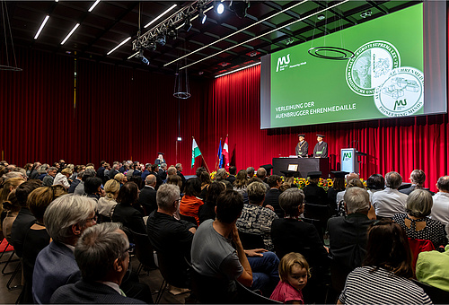 Die gut gefüllte Aula bei der Verleihung