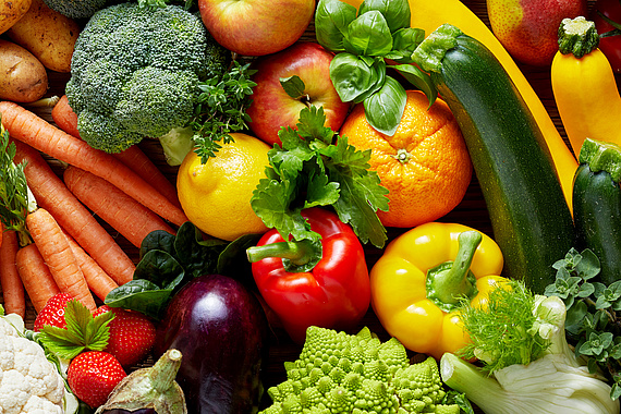 Verschiedene Obst- und Gemüsesorten Verschiedene Obst- und Gemüsesorten