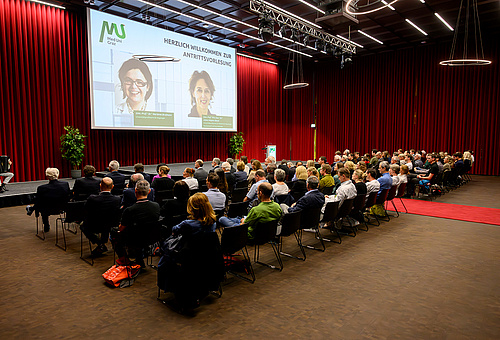 Die gut besuchte Aula bei den Antrittsvorlesungen