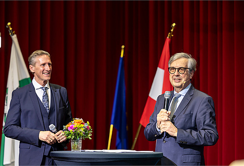 Moderator Oliver Zeisberger und Rektor Hellmut Samonigg