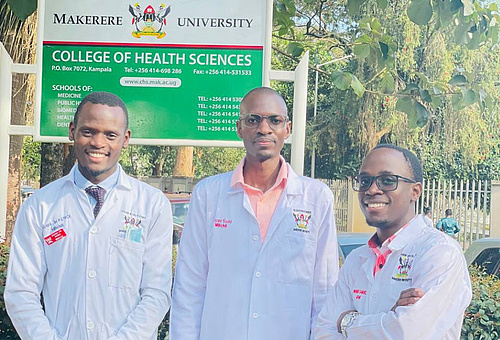 Die drei Makerere-Studierenden, die zum Austausch an der Med Uni Graz waren, an ihrer Heimatuni