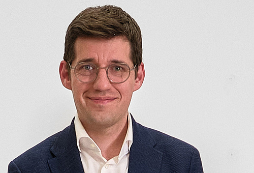 Sebastian Rosendahl-Huber freut sich über die Auszeichnung - Foto: Stiftung Anton Proksch Institut 