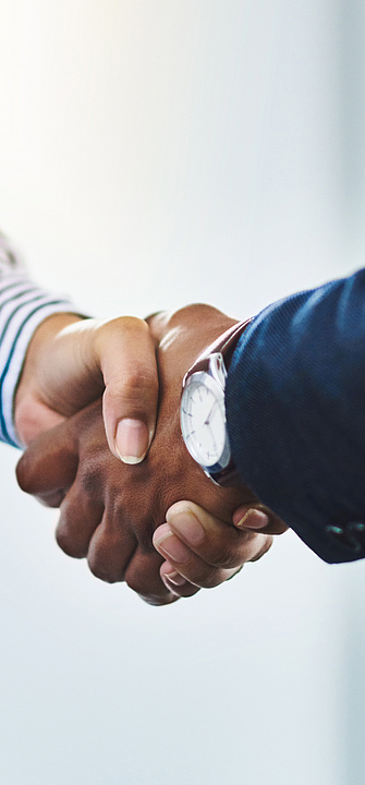 Handschlag und Abschluss einer Partnerschaft