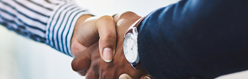 Handschlag und Abschluss einer Partnerschaft