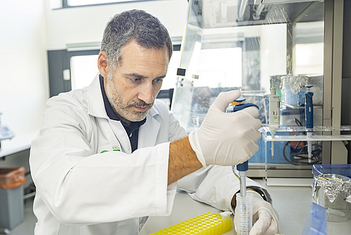 Michael Dengler im Labor