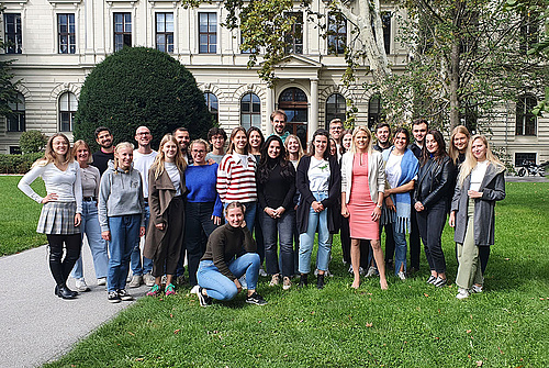 Studierende und VRin Schober beim Erasmus+ Welcome Day