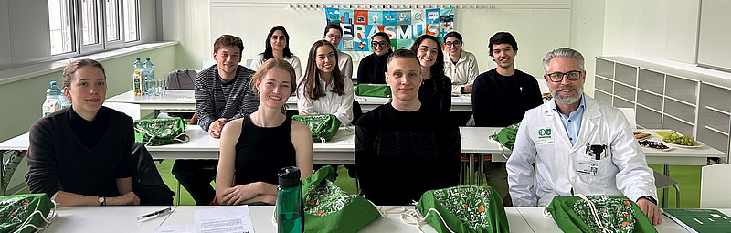 Vizerektor Enzinger begrüßt die neuen Erasmus-Studierenden