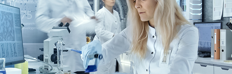 Forschende im Labor