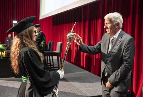 Schwur auf das Zepter der Medizinischen Universität Graz.